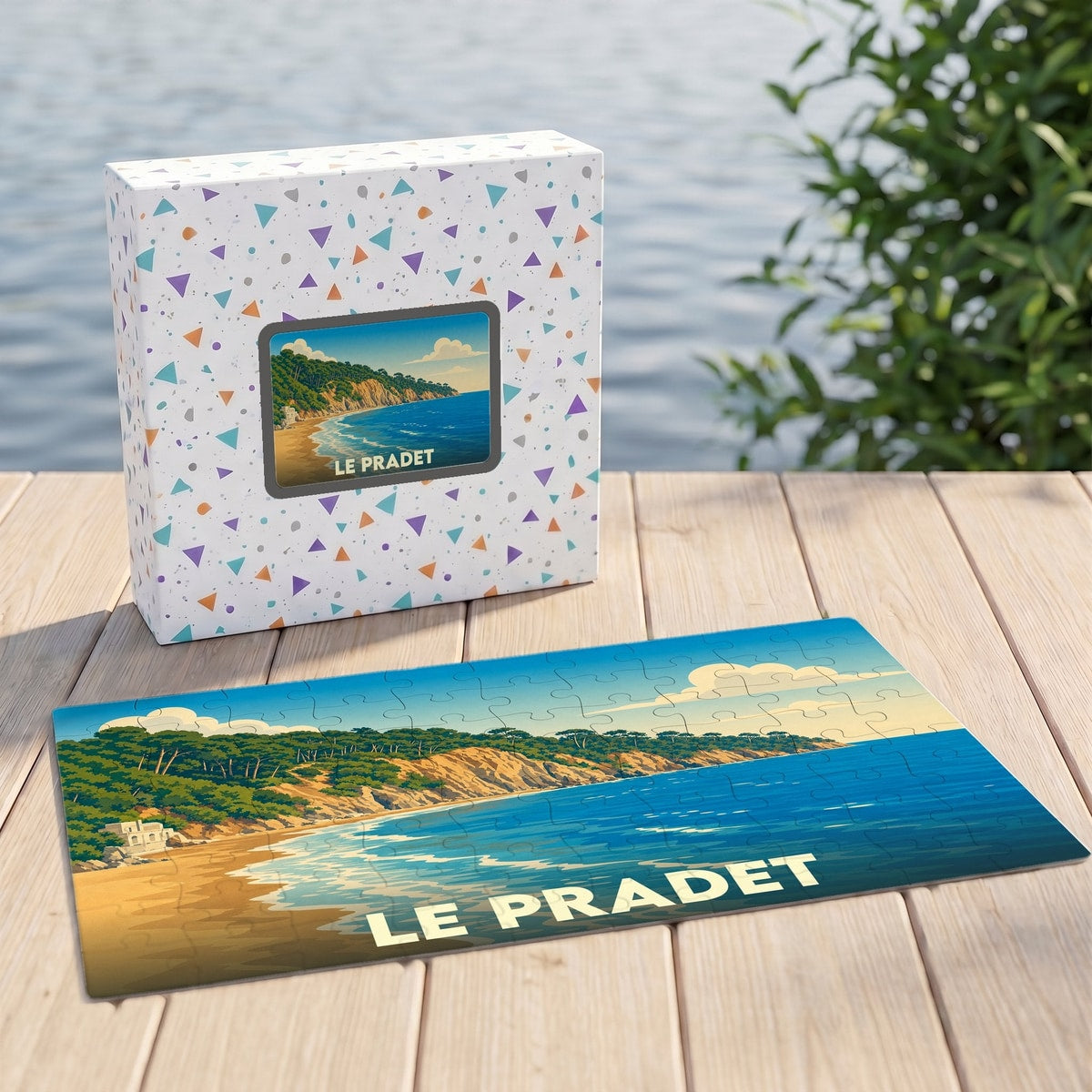 Puzzle souvenir de la ville de Le Pradet avec une illustration de plage ensoleillée et son coffret assorti.