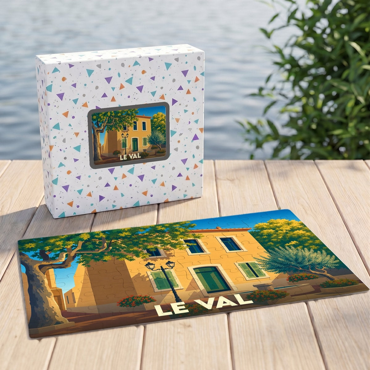 Puzzle souvenir de la ville de Le Val avec une illustration stylisée d'une maison provençale.