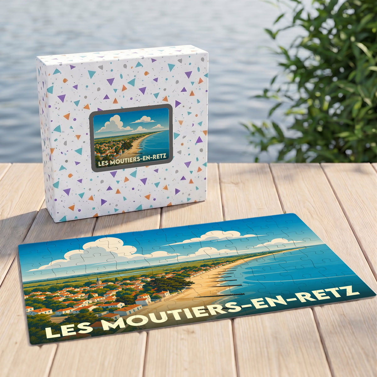 Puzzle souvenir de la ville des Moutiers-en-Retz avec son coffret assorti, illustrant une vue aérienne du littoral.