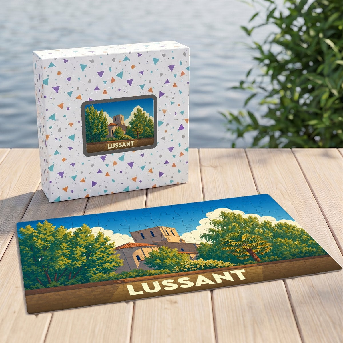 Puzzle souvenir de la ville de Lussant représentant une illustration stylisée de son église et de sa végétation.