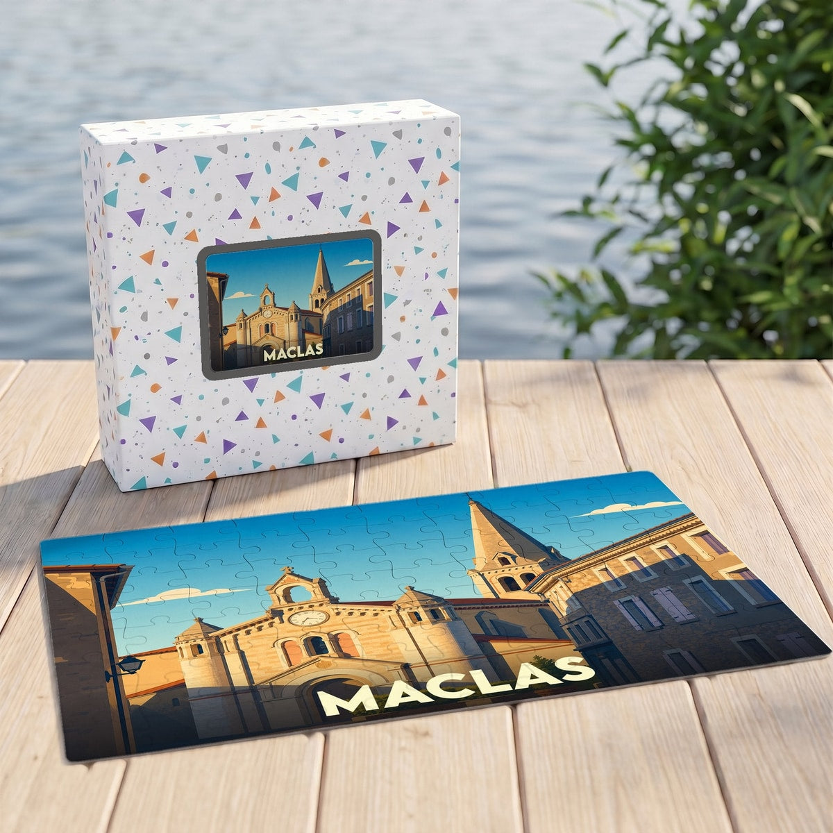 Puzzle souvenir de la ville de Maclas présentant une illustration stylisée de son église et de ses bâtiments historiques.