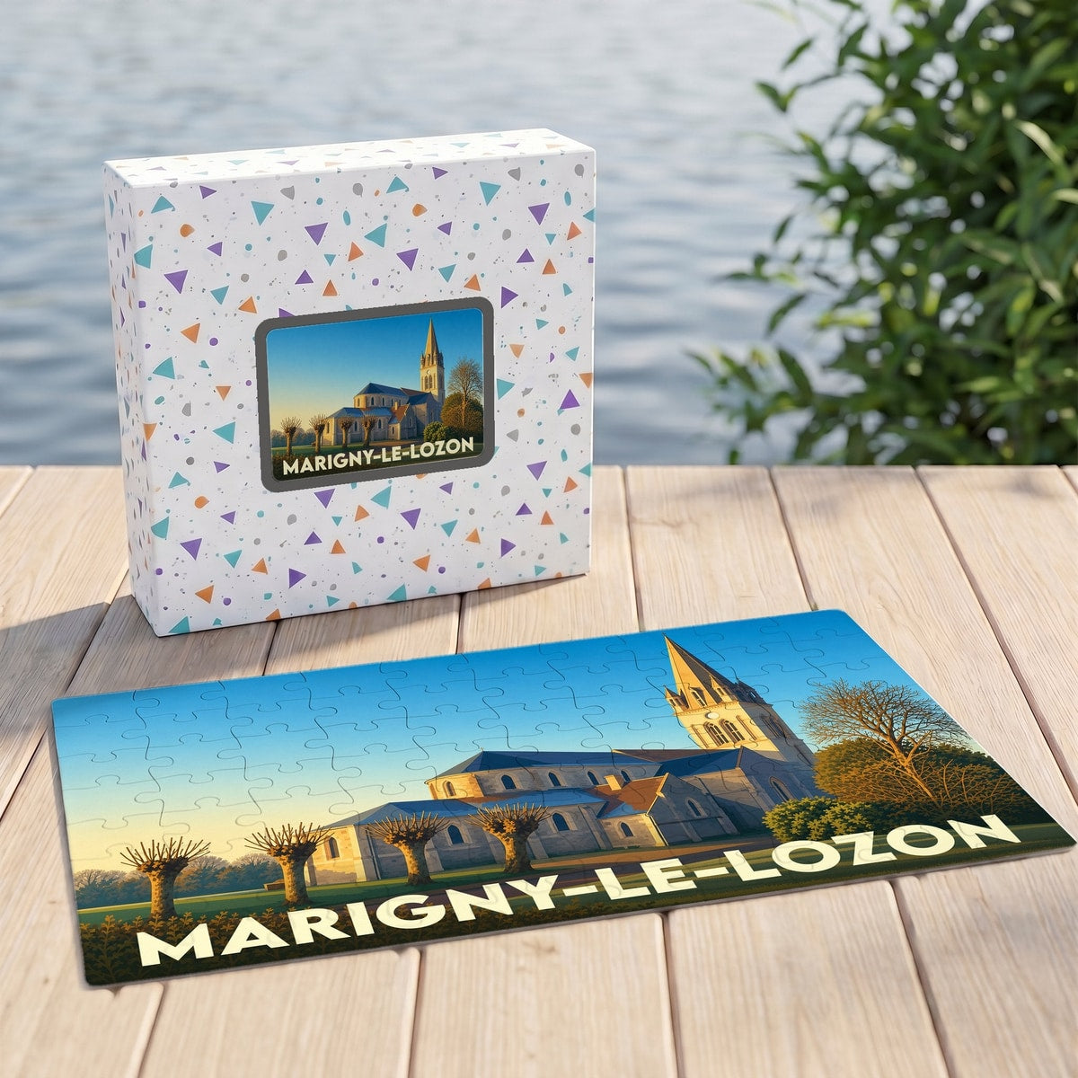 Puzzle souvenir de la ville de Marigny-Le-Lozon avec une illustration stylisée de son église.