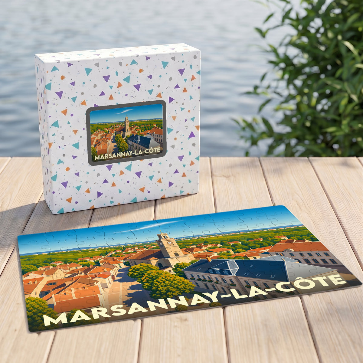 Puzzle souvenir de la ville de Marsannay-la-Côte avec une illustration panoramique stylisée et sa boîte assortie.