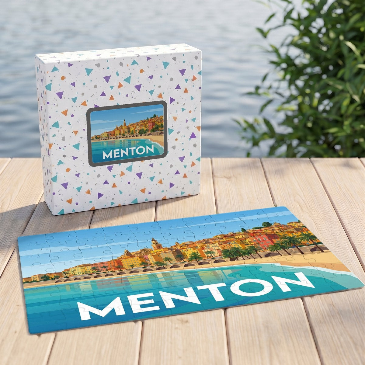 Puzzle souvenir de la ville de Menton représentant son front de mer coloré et son architecture typique.