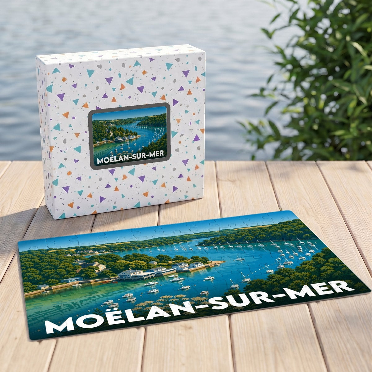 Puzzle souvenir de la ville de Moëlan-sur-Mer avec une illustration stylisée d'un port côtier.