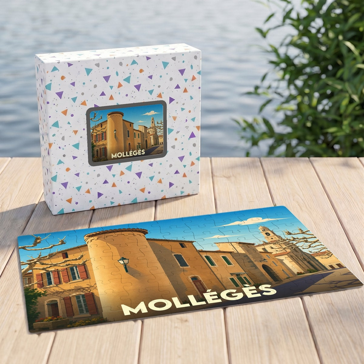 Puzzle souvenir de la ville de Mollégès avec une illustration stylisée et sa boîte assortie.