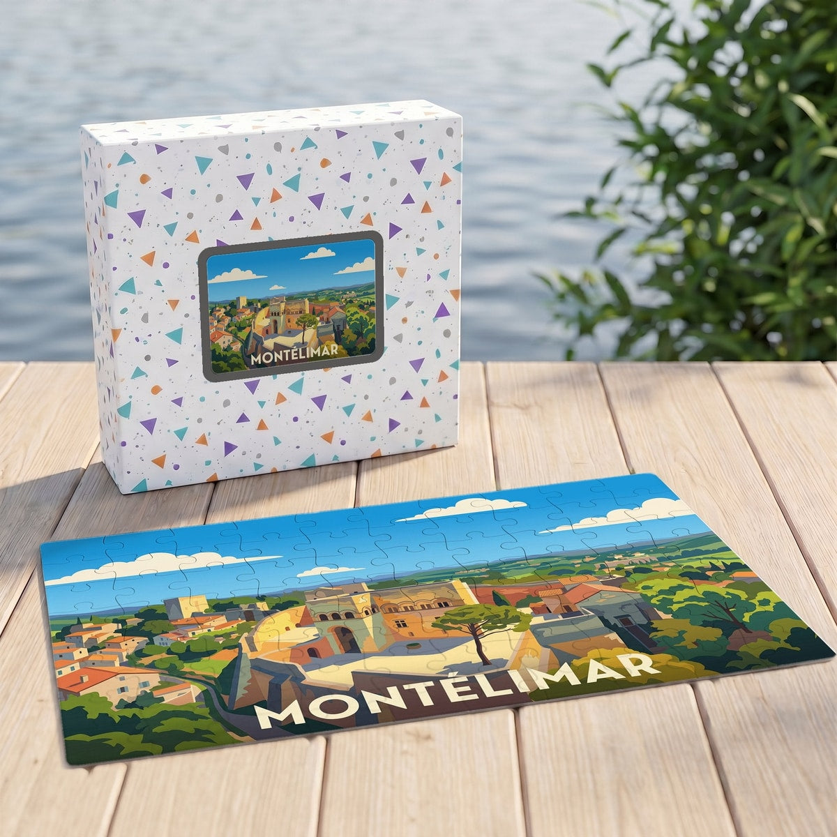 Puzzle souvenir de la ville de Montélimar avec une illustration stylisée et sa boîte assortie.