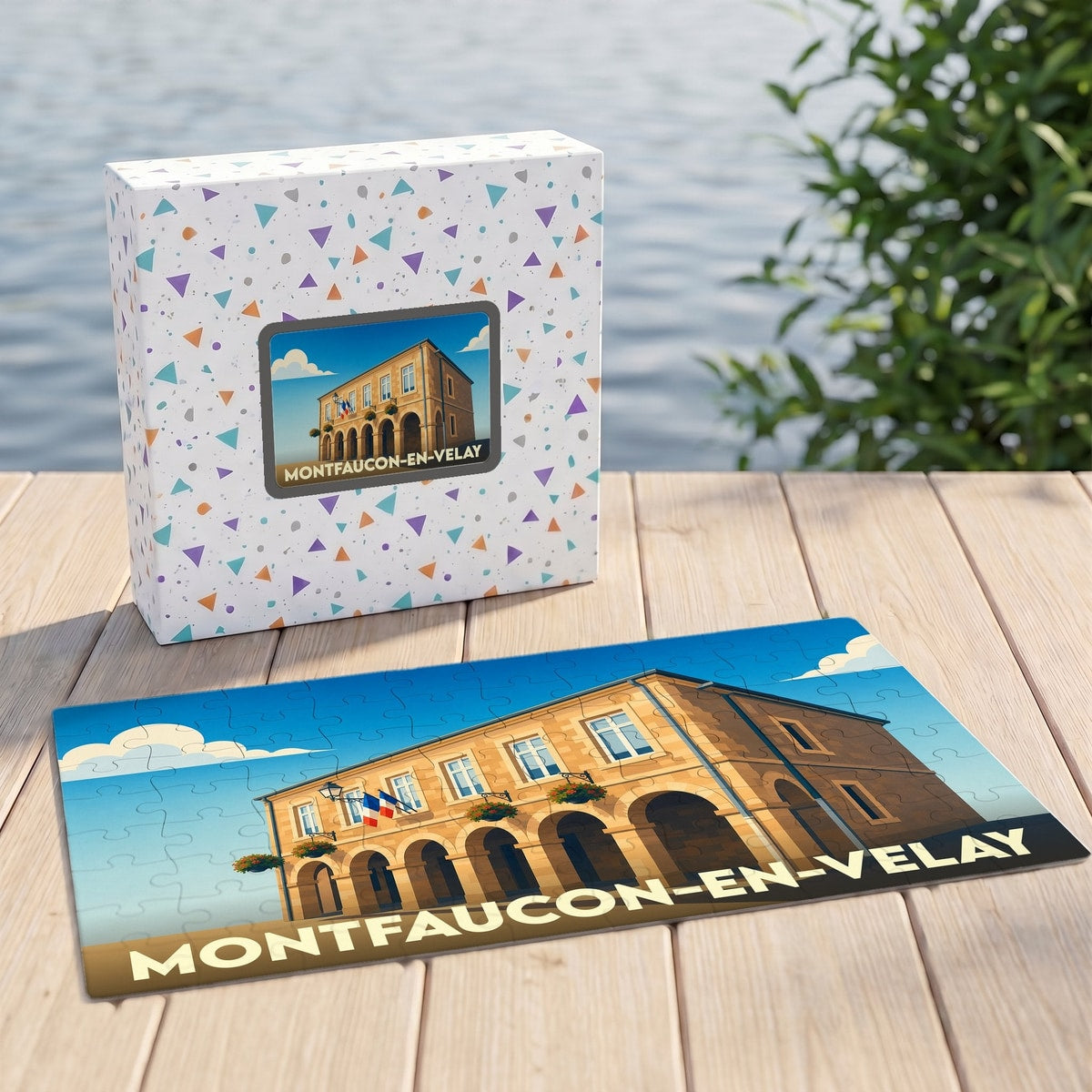 Puzzle souvenir de la ville de Montfaucon-en-Velay avec son bâtiment illustré et sa boîte assortie.