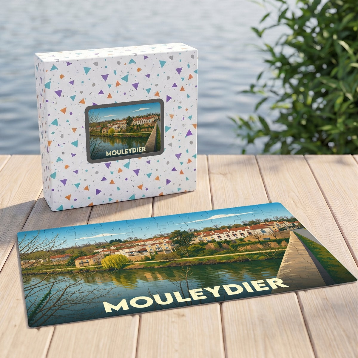 Puzzle souvenir de la ville de Mouleydier avec une illustration stylisée d'un paysage fluvial.