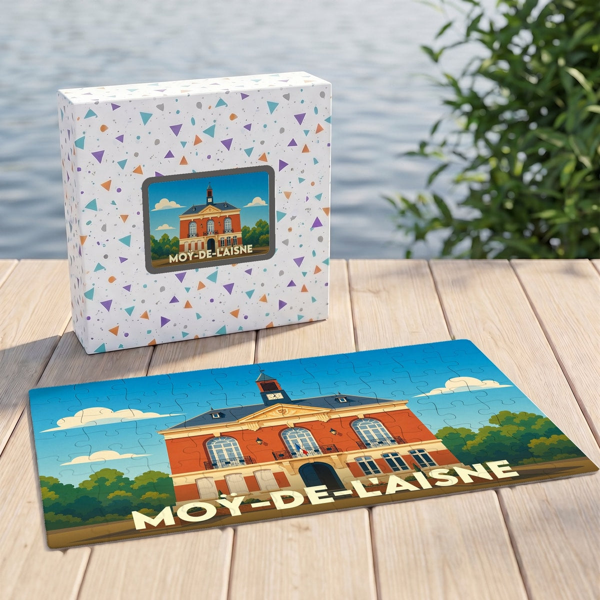 Puzzle souvenir de la ville de Moÿ-de-l'Aisne avec son emballage, présentant une illustration stylisée de l'hôtel de ville.
