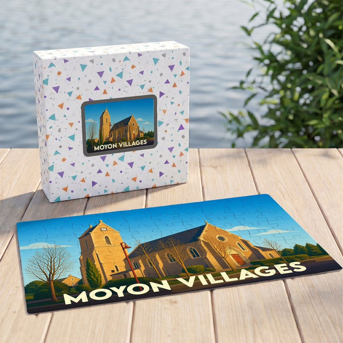 Puzzle souvenir de la commune de Moyon Villages illustrant son église dans un style graphique épuré.
