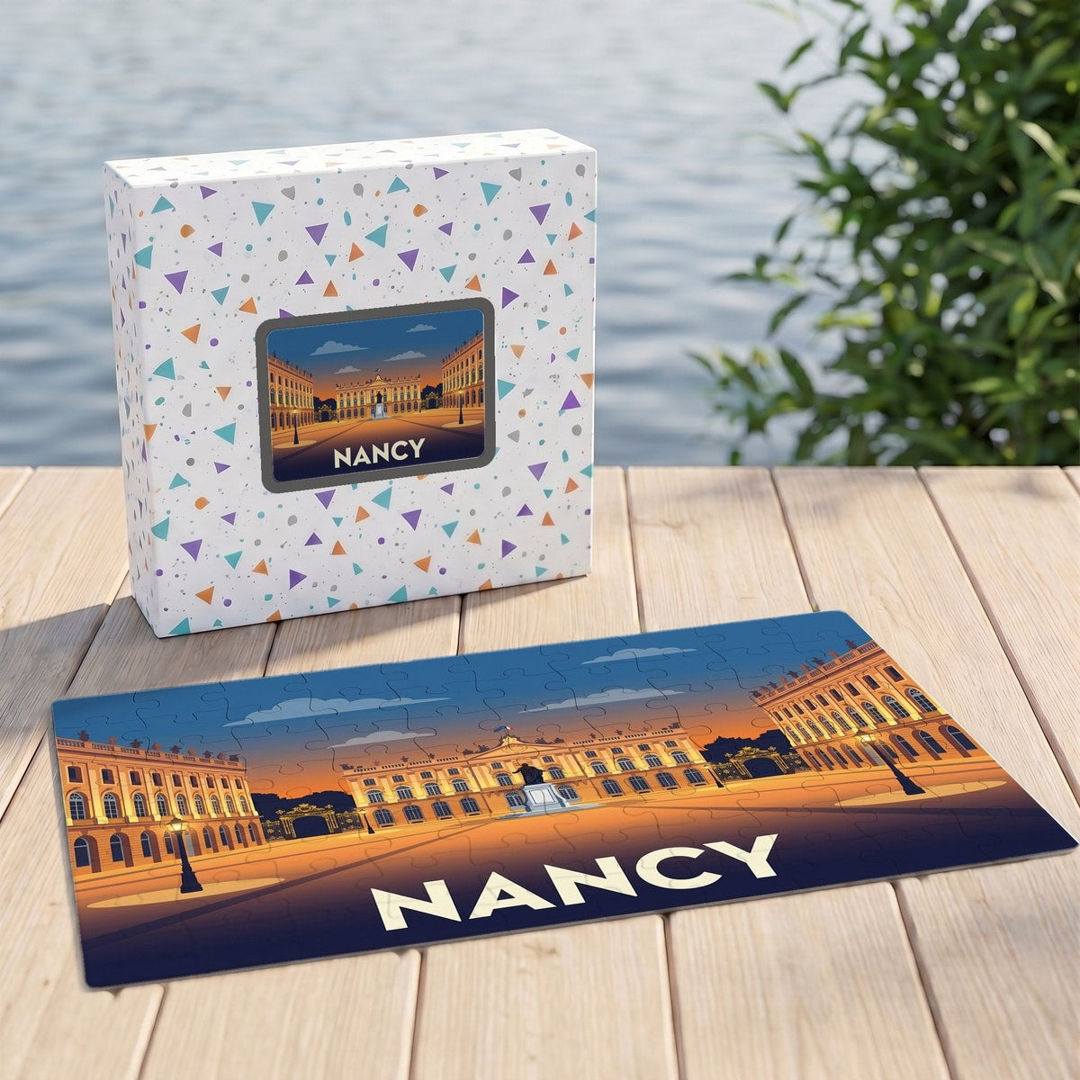 Puzzle souvenir de la ville de Nancy représentant la place Stanislas avec une illustration stylisée.
