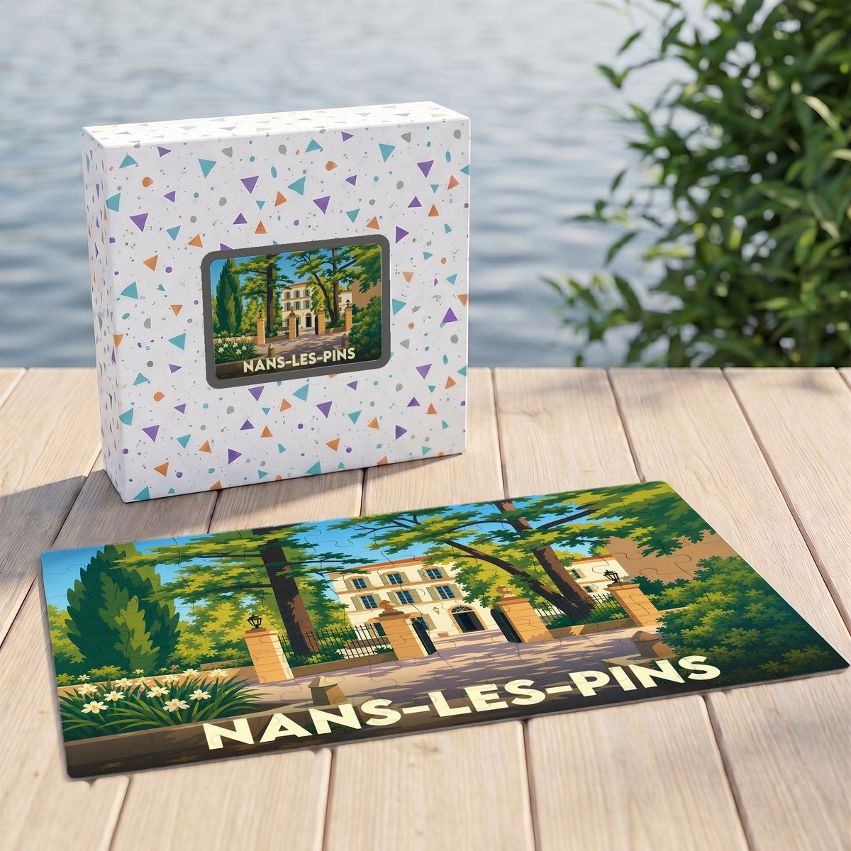 Puzzle souvenir de la ville de Nans-les-Pins avec une illustration stylisée d'une bastide provençale.