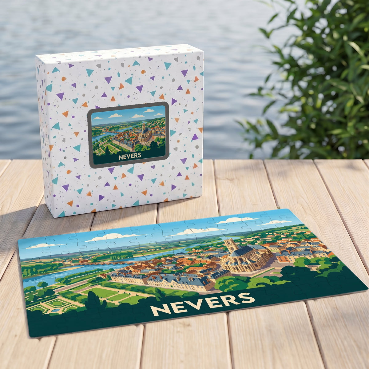 Puzzle souvenir de la ville de Nevers avec une illustration panoramique stylisée et sa boîte assortie.