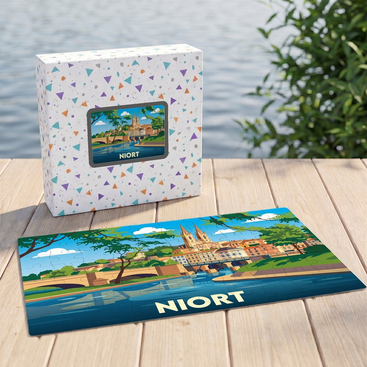 Puzzle souvenir de la ville de Niort avec une illustration stylisée du paysage urbain au bord de l'eau.