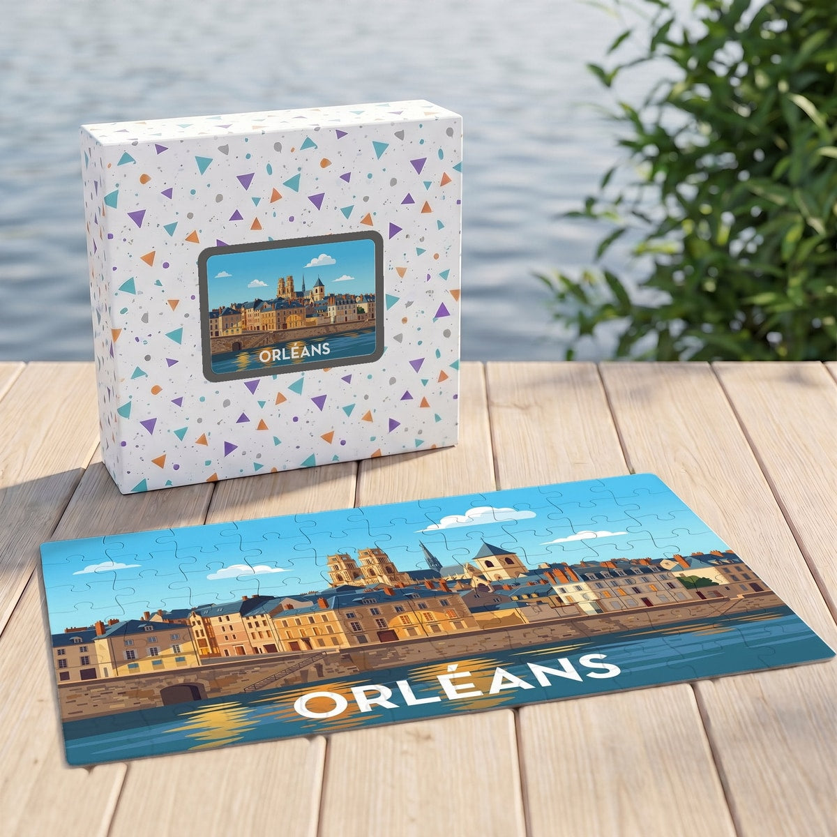 Puzzle souvenir de la ville d'Orléans avec une illustration stylisée de ses quais et de sa cathédrale.