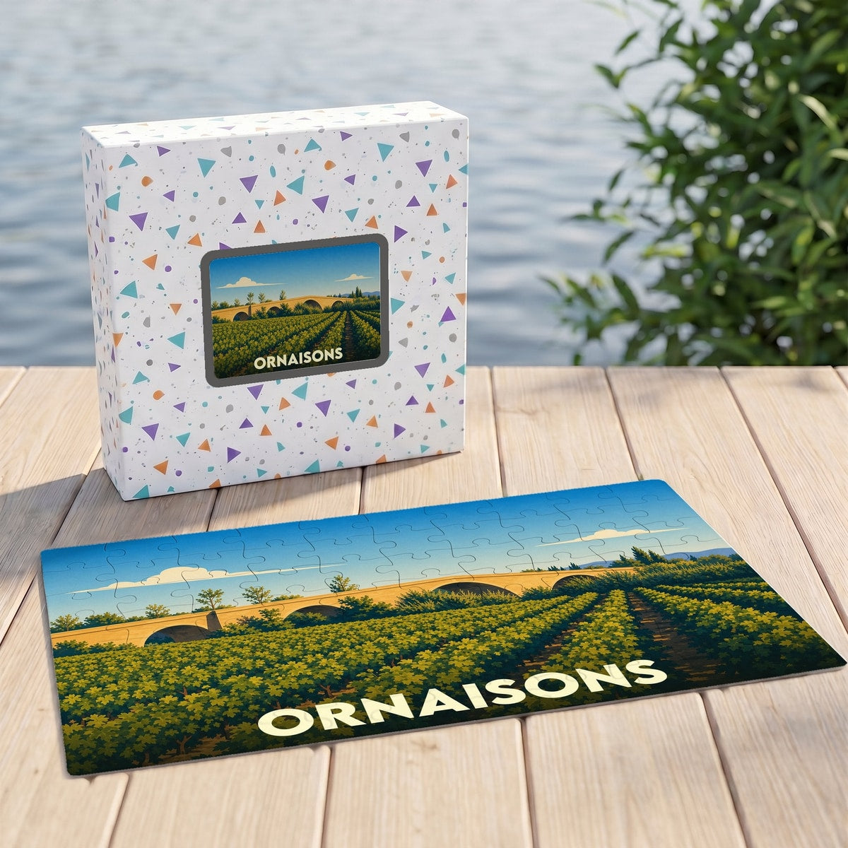 Puzzle souvenir de la ville d'Ornaisons avec une illustration stylisée d'un vignoble et d'un pont.