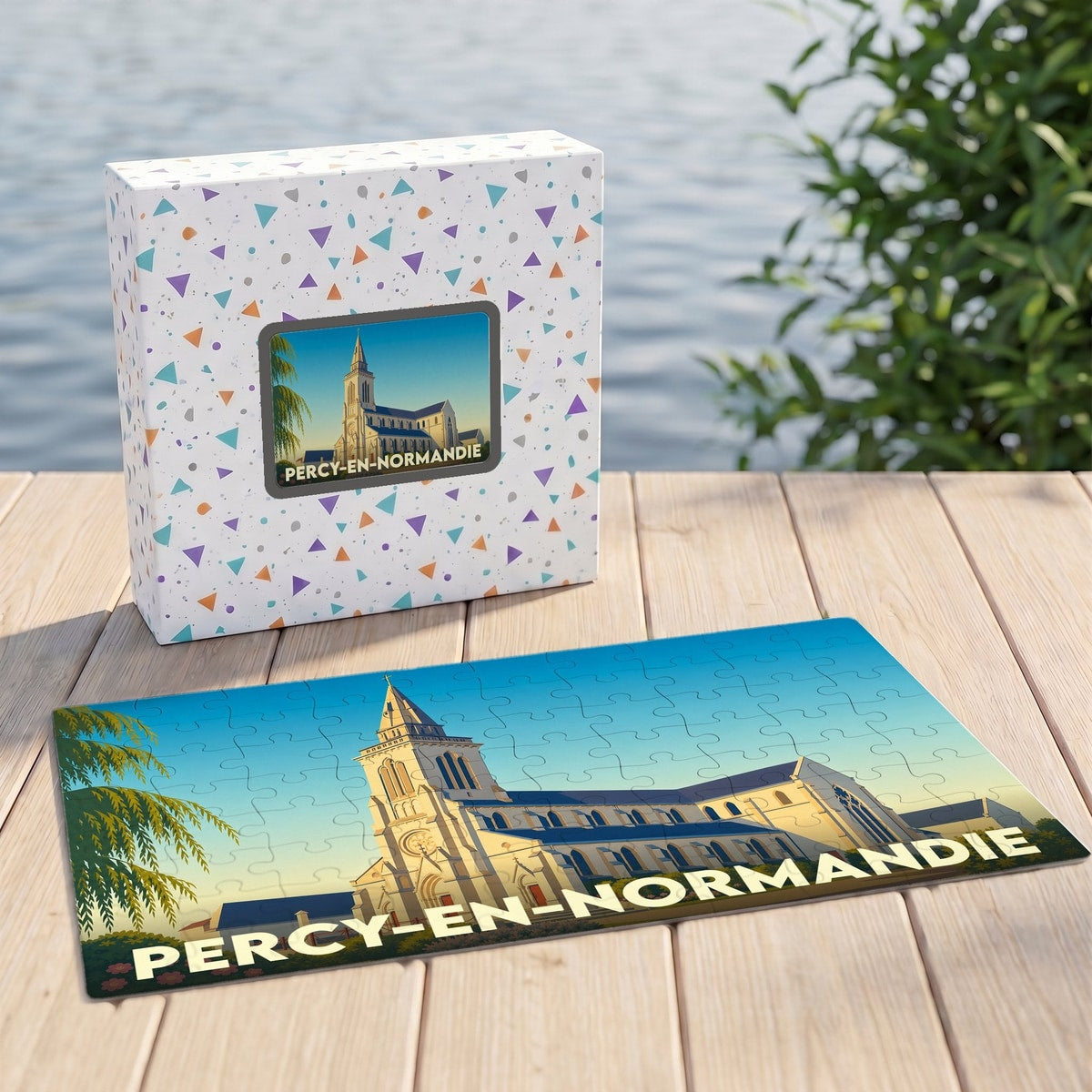 Puzzle souvenir de la ville de Percy-en-Normandie avec une illustration stylisée de son église.