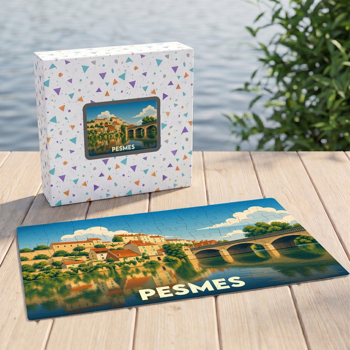 Puzzle souvenir de la ville de Pesmes illustrant ses maisons et son pont sur l'eau dans un style coloré.