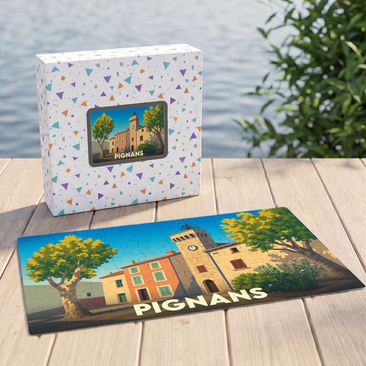 Puzzle souvenir de la ville de Pignans avec une illustration stylisée d'une place ensoleillée.