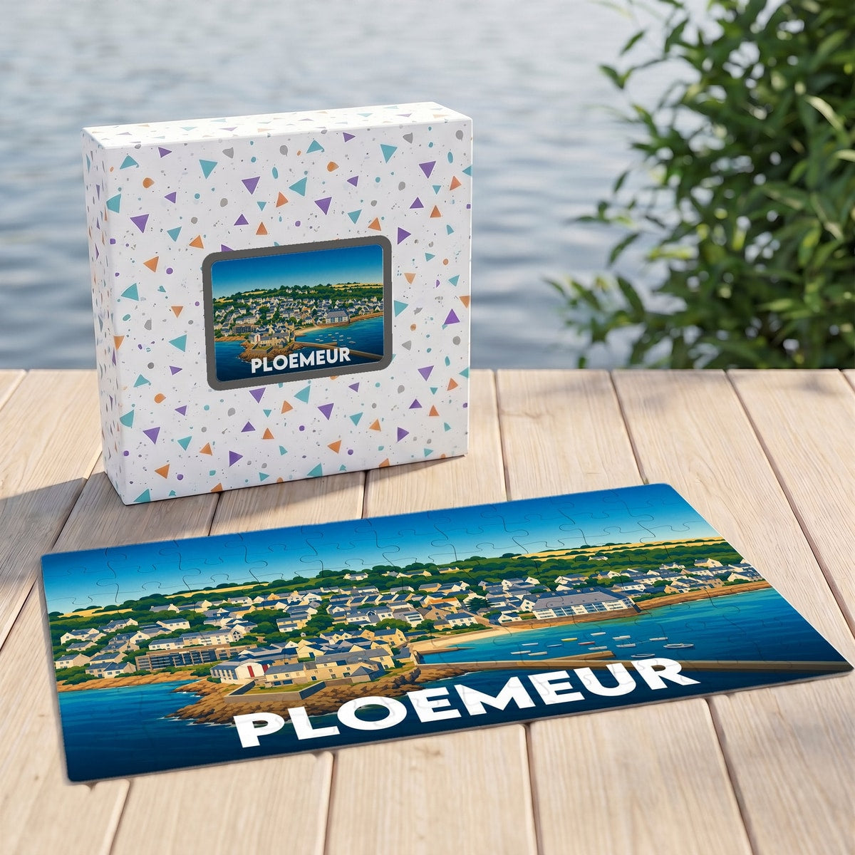 Puzzle souvenir de la ville de Ploemeur avec une illustration stylisée du littoral et de ses habitations.