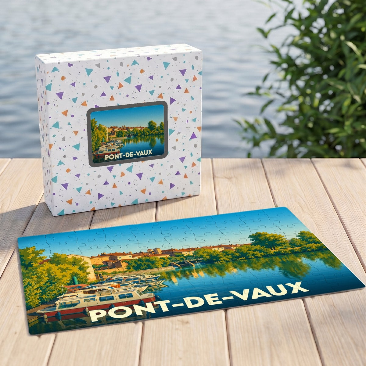 Puzzle souvenir de la ville de Pont-de-Vaux avec une illustration stylisée de son port fluvial.