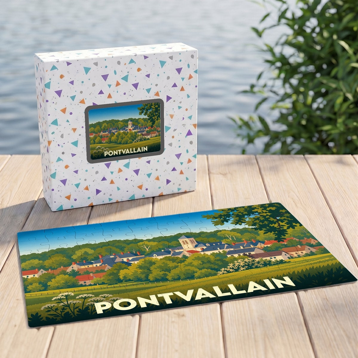 Puzzle souvenir de la ville de Pontvallain présentant une illustration stylisée et colorée du village.