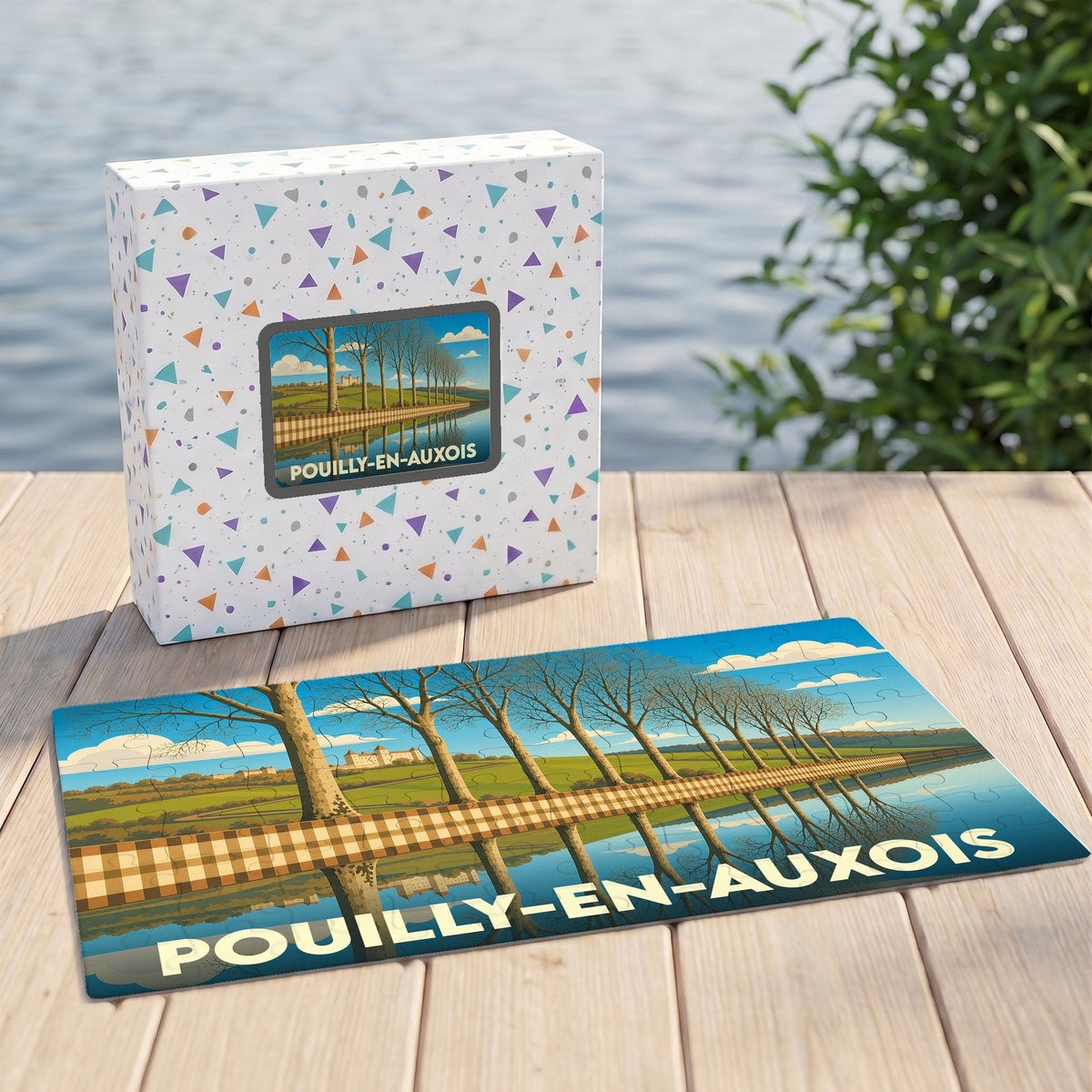 Puzzle souvenir de la ville de Pouilly-en-Auxois avec une illustration stylisée d'un paysage de canal bordé d'arbres.