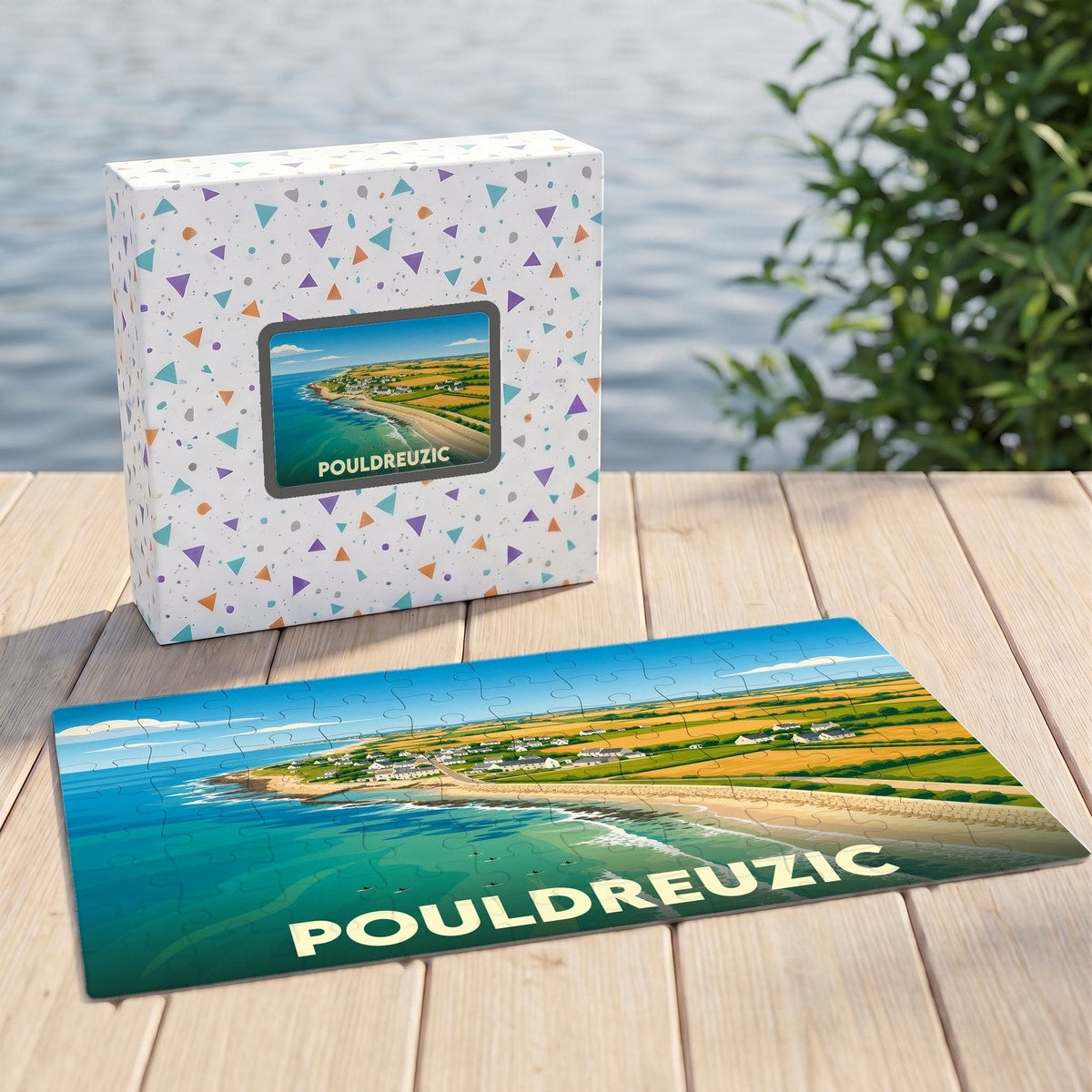 Puzzle souvenir de la ville de Pouldreuzic avec une illustration stylisée du littoral breton.