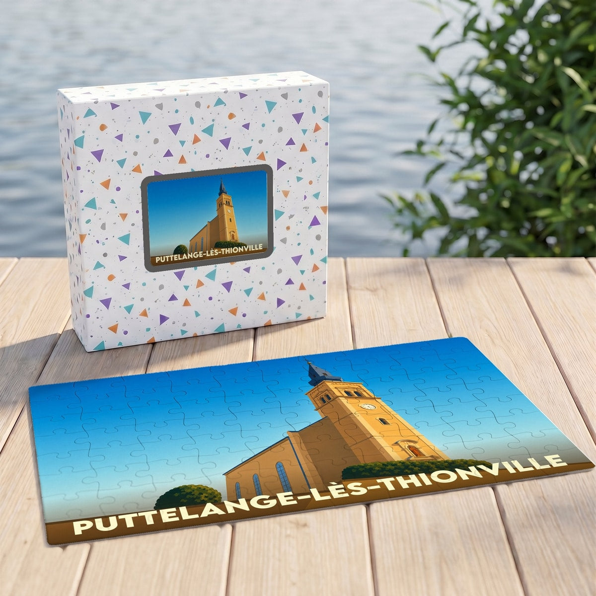 Puzzle souvenir de la ville de Puttelange-lès-Thionville avec une illustration stylisée de son église.