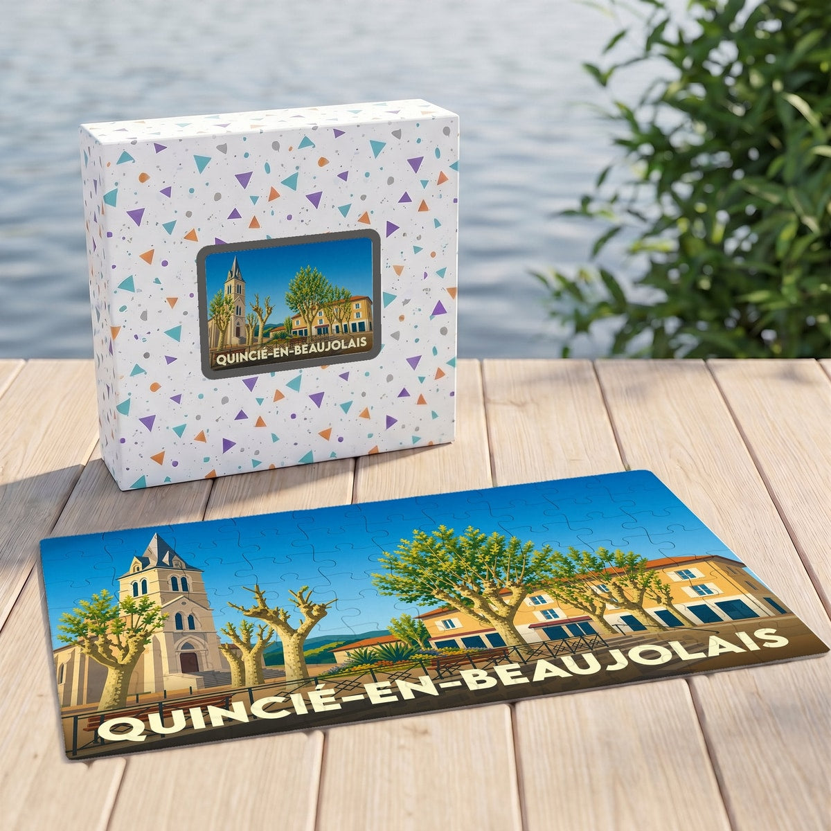 Puzzle souvenir de la ville de Quincié-en-Beaujolais avec une illustration stylisée et sa boîte assortie.