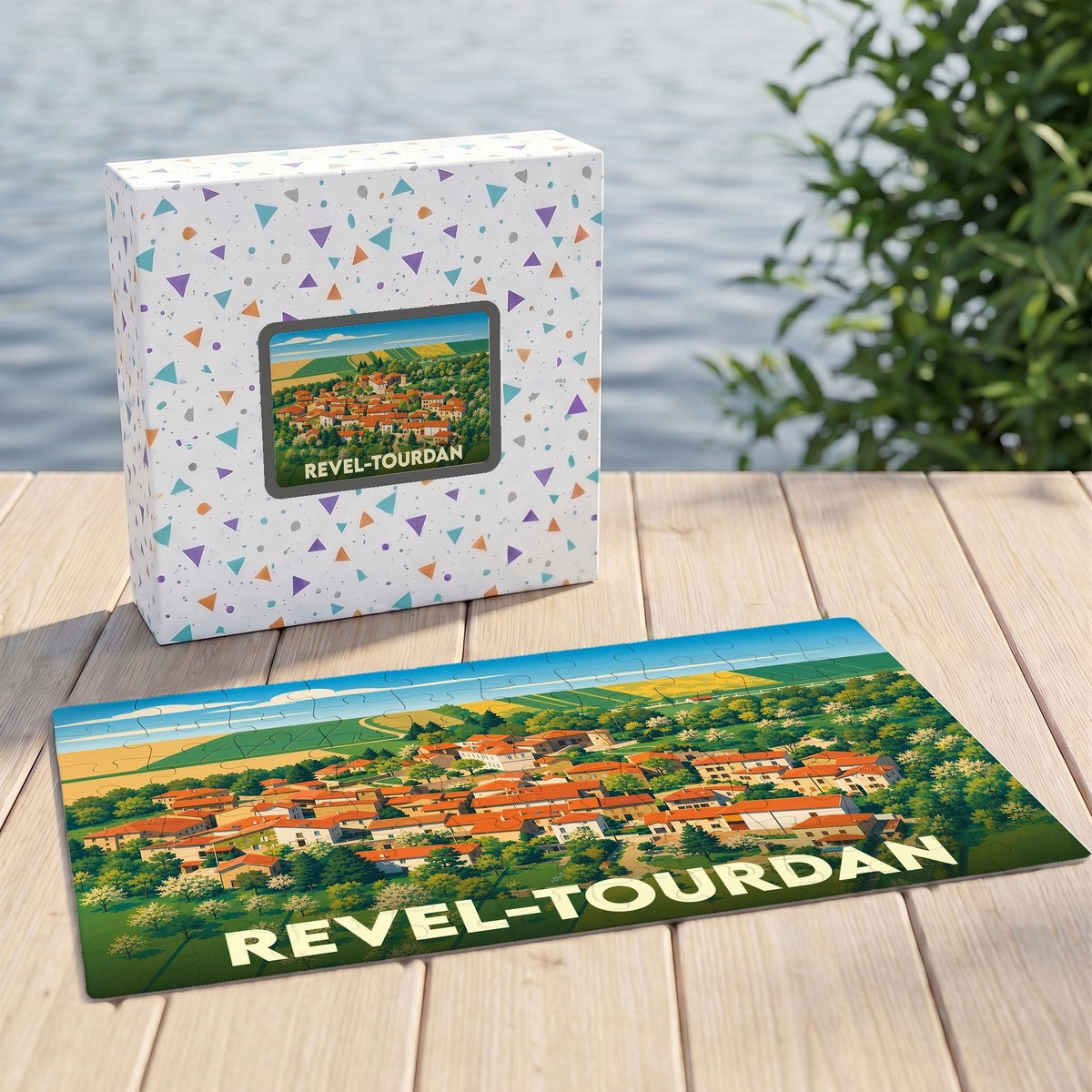 Puzzle souvenir de la ville de Revel-Tourdan avec une illustration colorée de ses paysages et toitures.