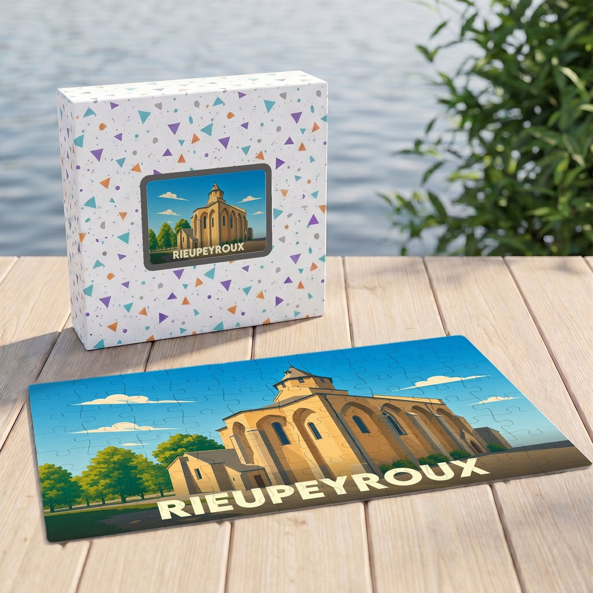 Puzzle souvenir de la ville de Rieupeyroux avec une illustration stylisée de son église.