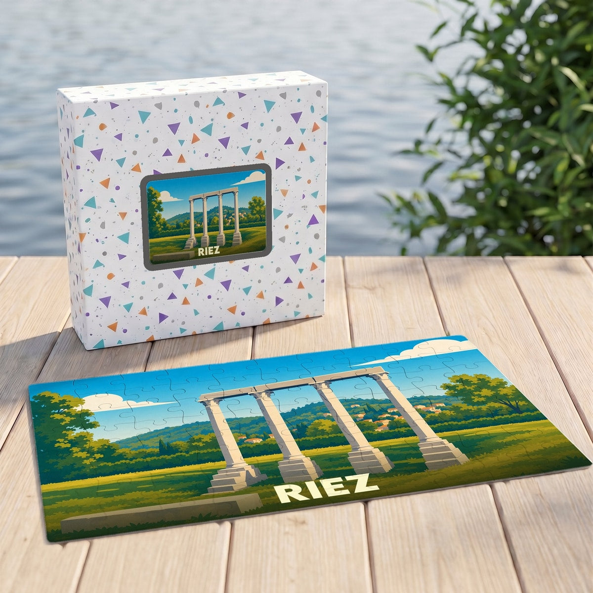 Puzzle souvenir de la ville de Riez avec une illustration stylisée de ses colonnes antiques.