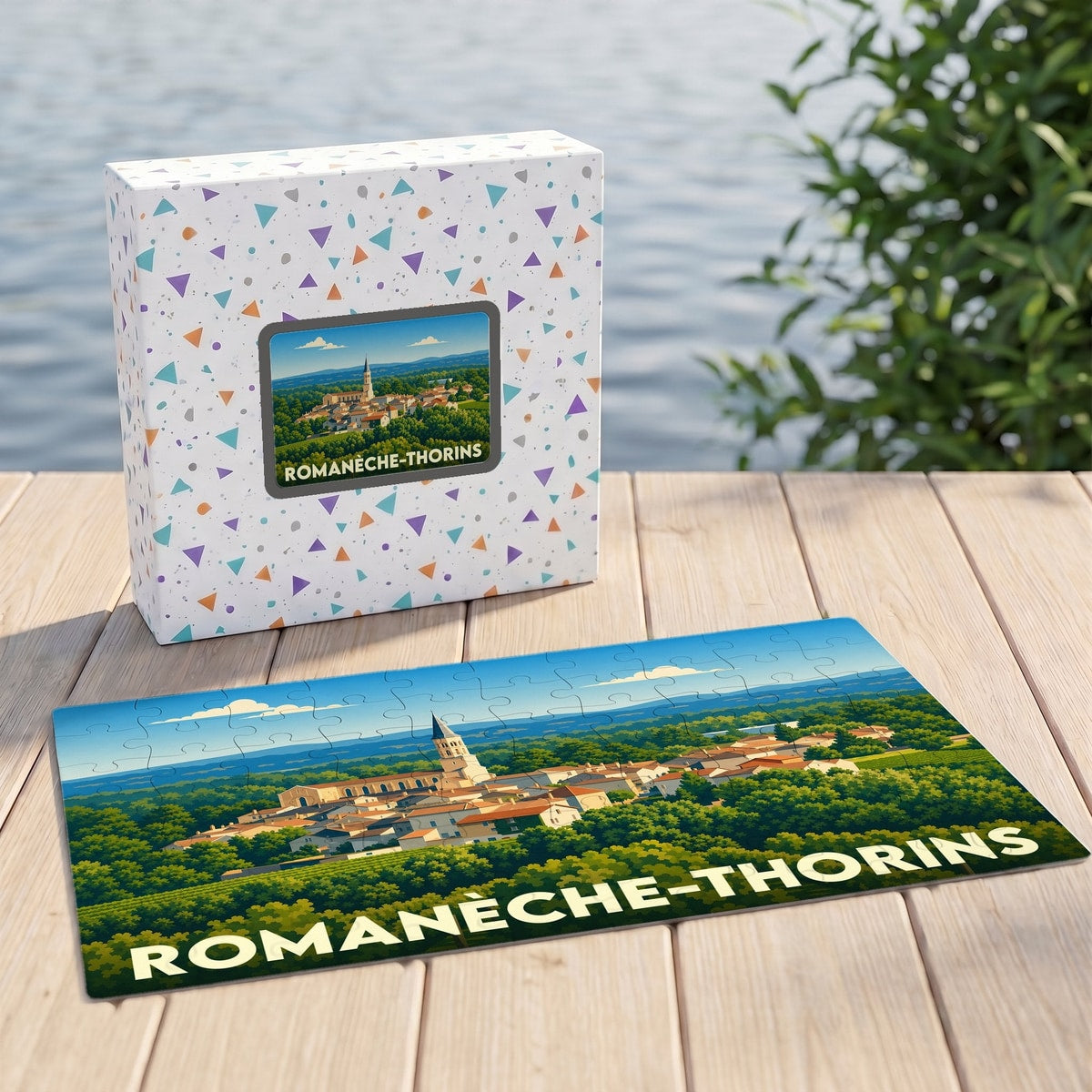Puzzle souvenir de la ville de Romanèche-Thorins avec une illustration stylisée de son paysage urbain et de ses collines.