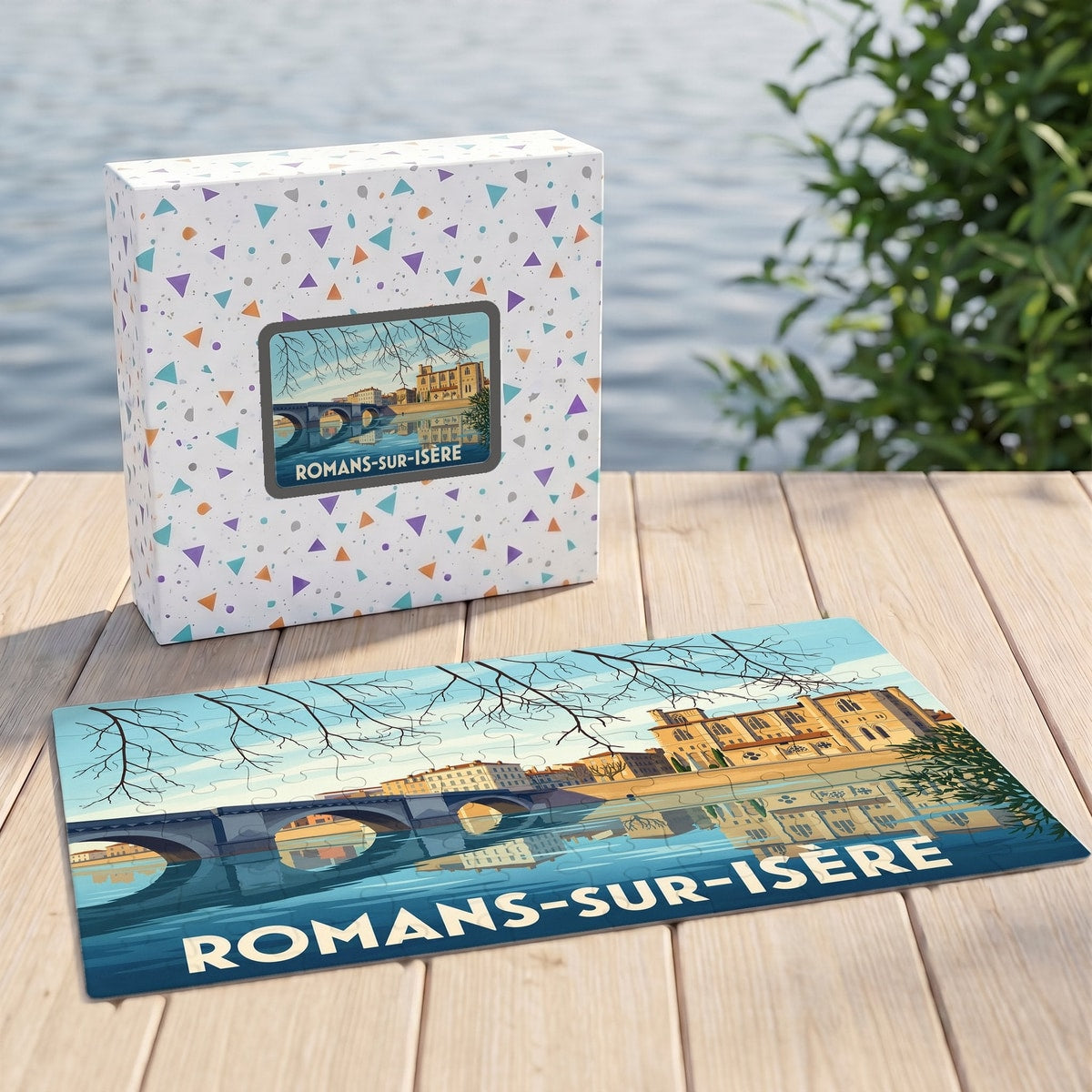 Puzzle souvenir de la ville de Romans-sur-Isère représentant une illustration stylisée du pont et de la collégiale.