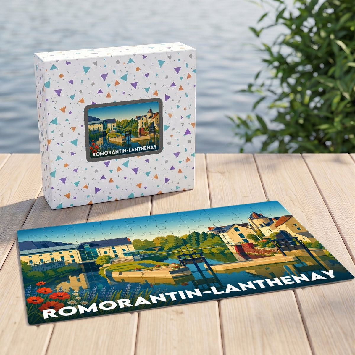 Puzzle souvenir de la ville de Romorantin-Lanthenay avec une illustration colorée et stylisée de ses bords de rivière.