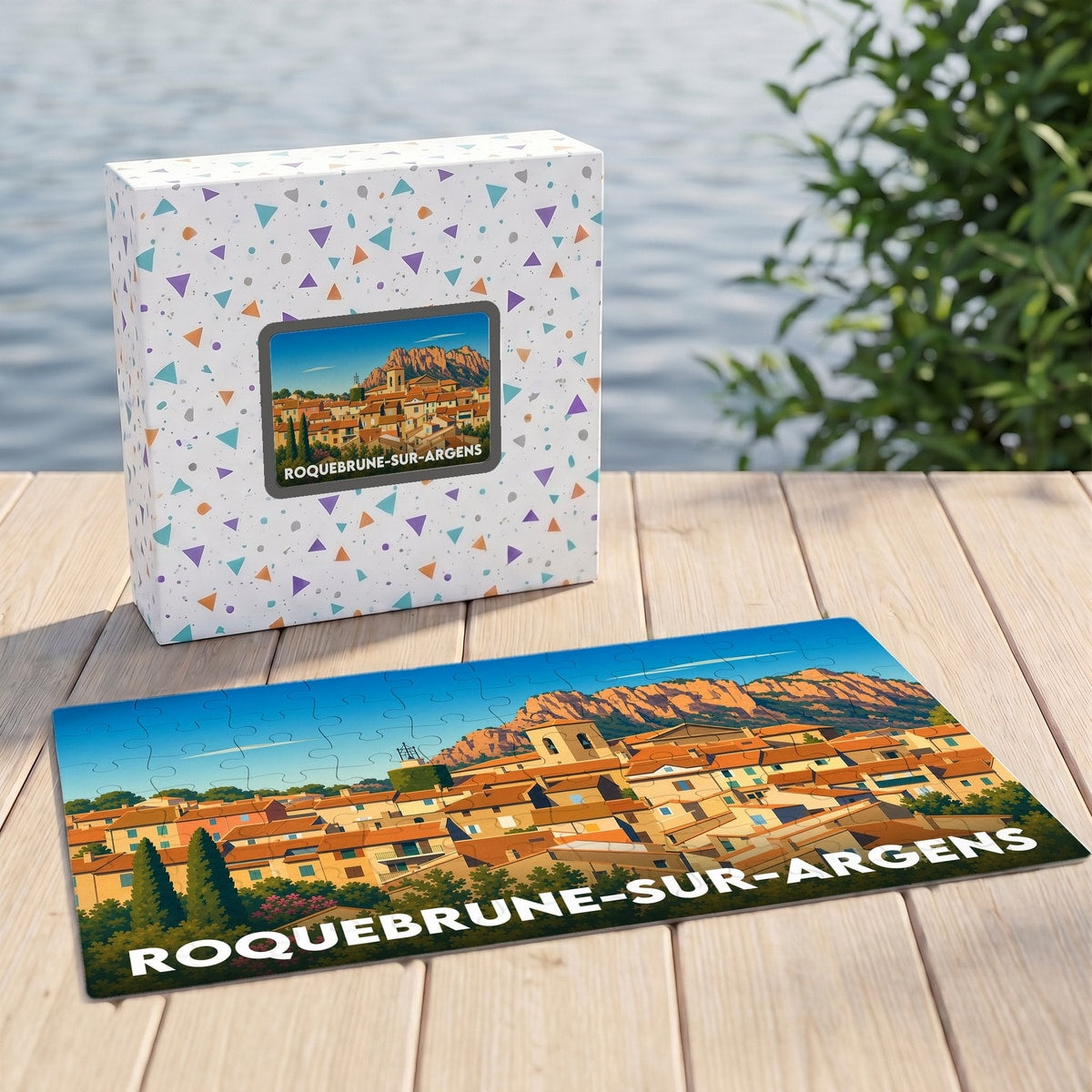 Puzzle souvenir de la ville de Roquebrune-sur-Argens avec une illustration colorée et stylisée de ses toits provençaux.