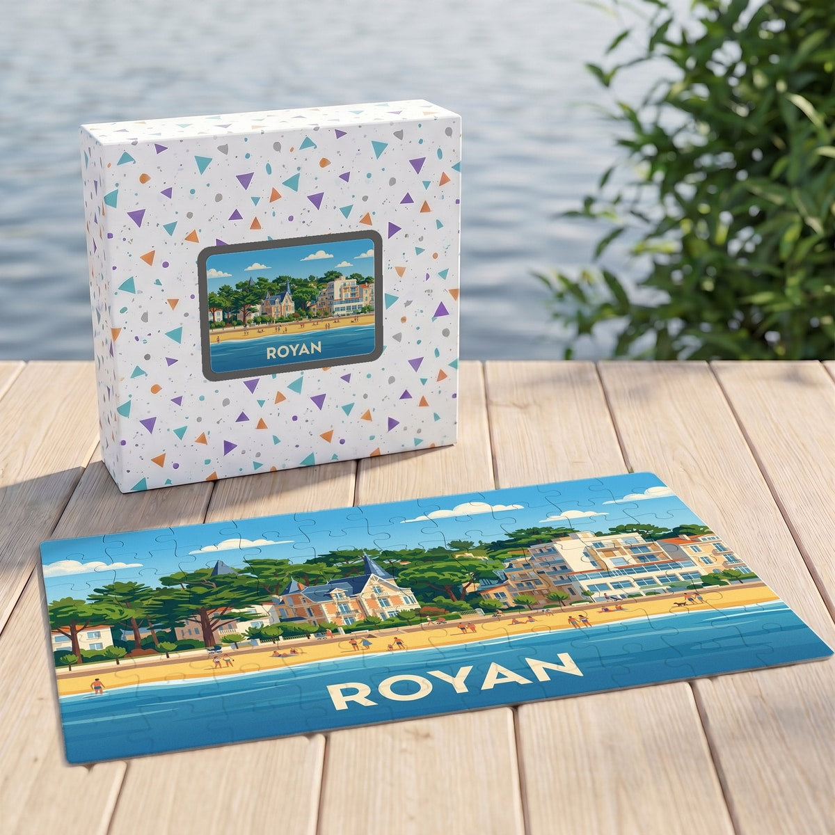 Puzzle souvenir de la ville de Royan avec une illustration stylisée de son front de mer.