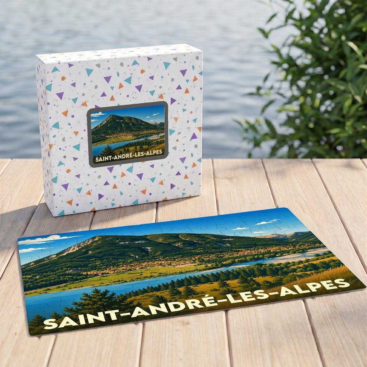 Puzzle souvenir de la ville de Saint-André-les-Alpes avec une illustration stylisée de son paysage montagneux et de son lac.