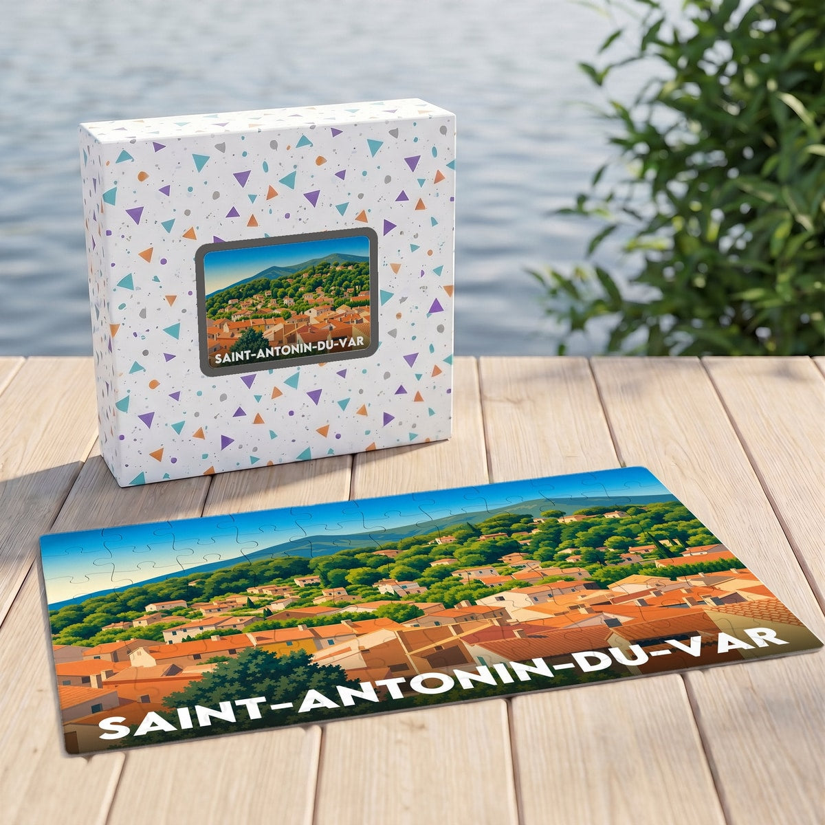 Puzzle souvenir de la ville de Saint-Antonin-du-Var avec son illustration stylisée et sa boîte assortie.