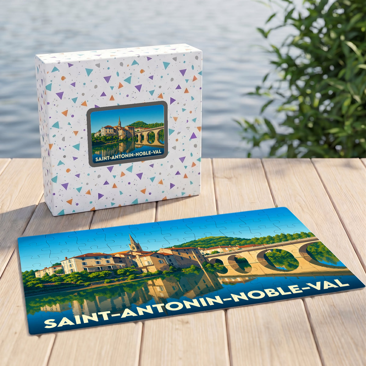 Puzzle souvenir de la ville de Saint-Antonin-Noble-Val avec une illustration stylisée de son pont et de son bord de rivière.
