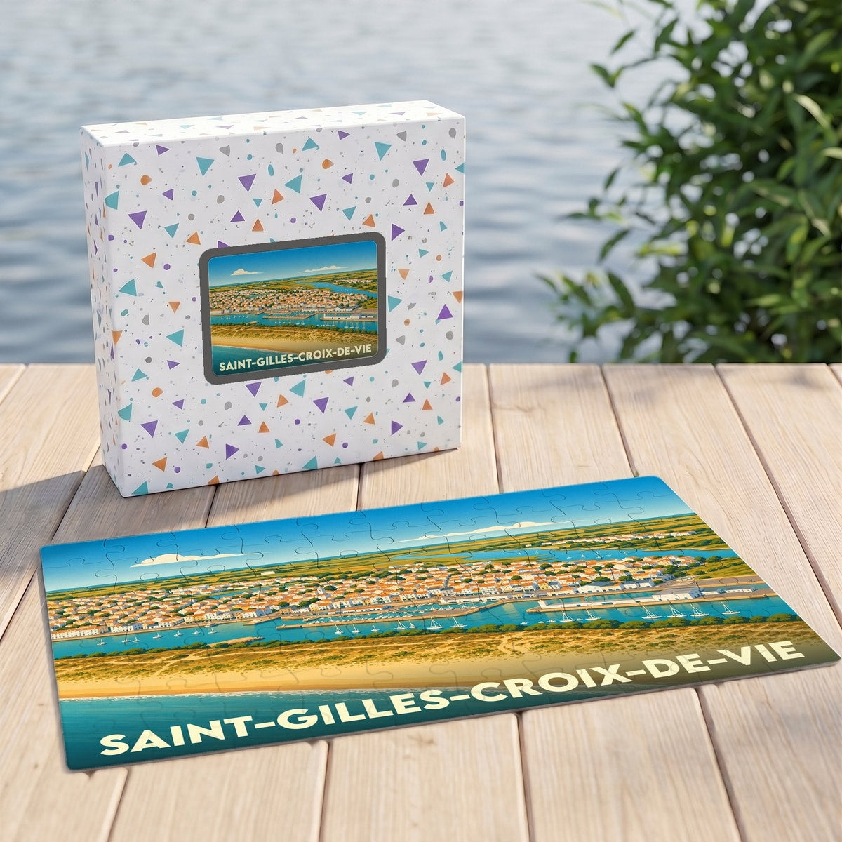 Puzzle souvenir de la ville de Saint-Gilles-Croix-de-Vie avec une illustration panoramique stylisée.
