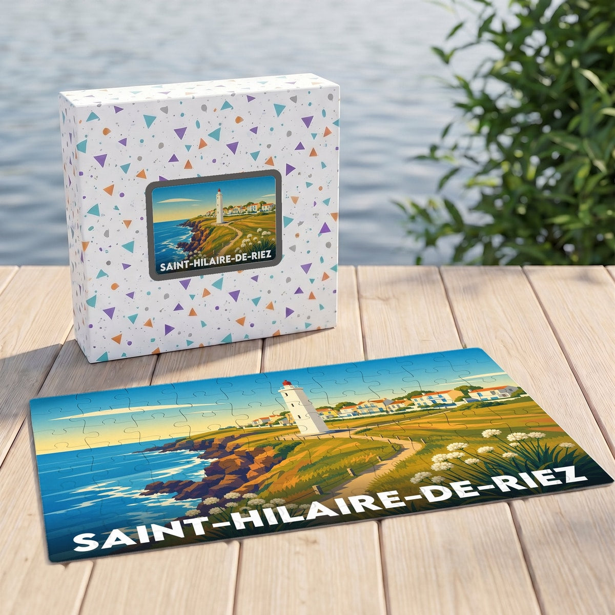 Puzzle souvenir de la ville de Saint-Hilaire-de-Riez illustrant un phare en bord de mer.