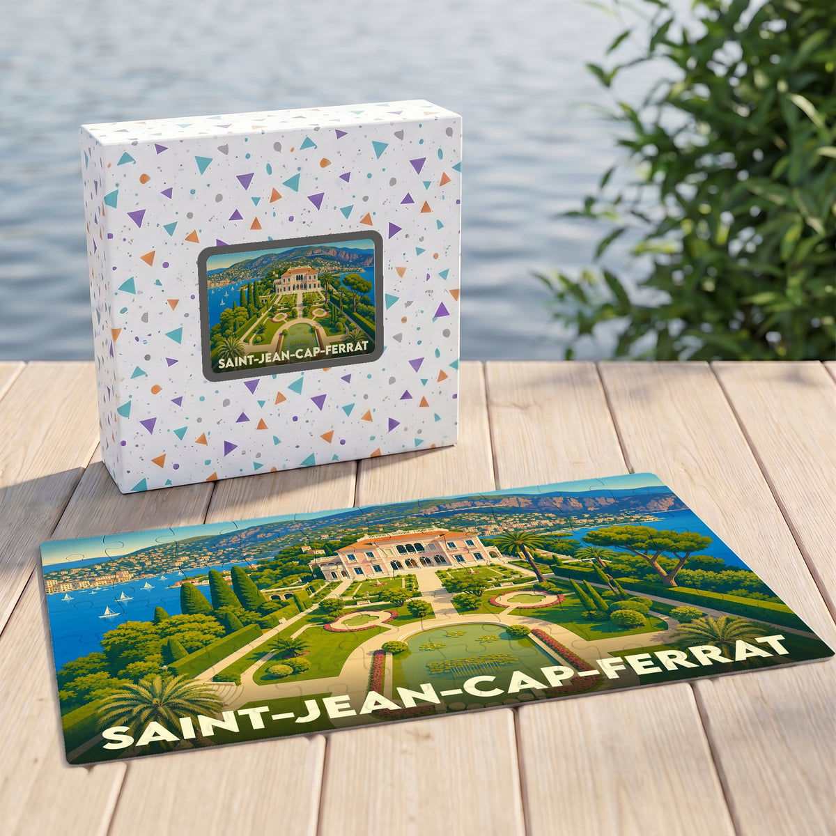 Puzzle souvenir de la ville de Saint-Jean-Cap-Ferrat illustrant une villa méditerranéenne et ses jardins.