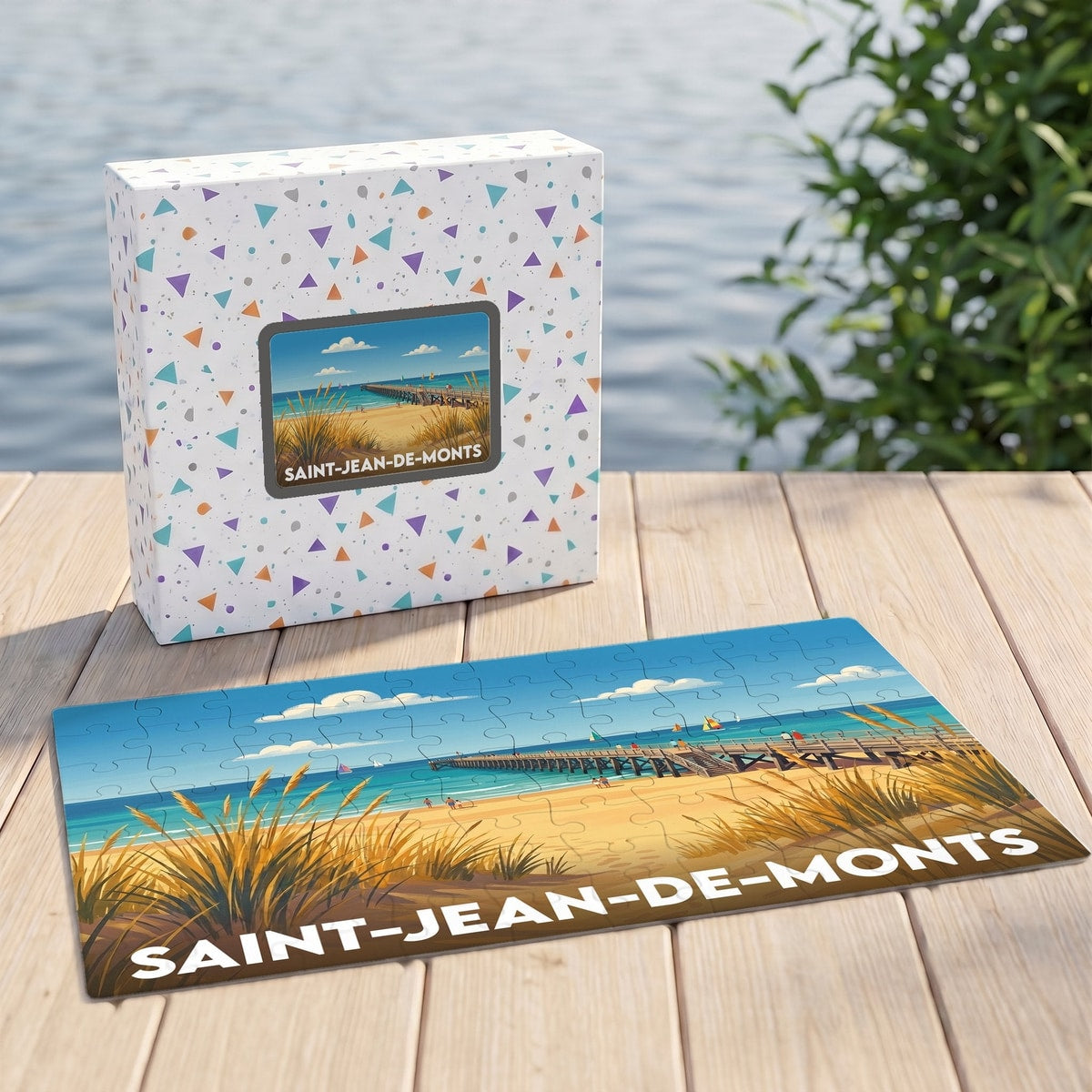 Puzzle souvenir de la ville de Saint-Jean-de-Monts illustrant une plage avec une estacade en bois.