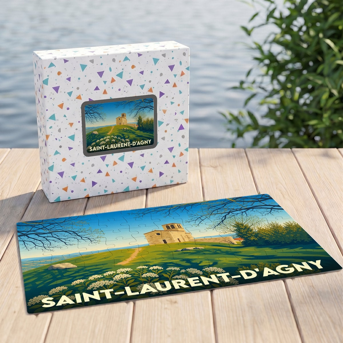 Puzzle souvenir de la ville de Saint-Laurent-d'Agny représentant une illustration stylisée de sa chapelle.