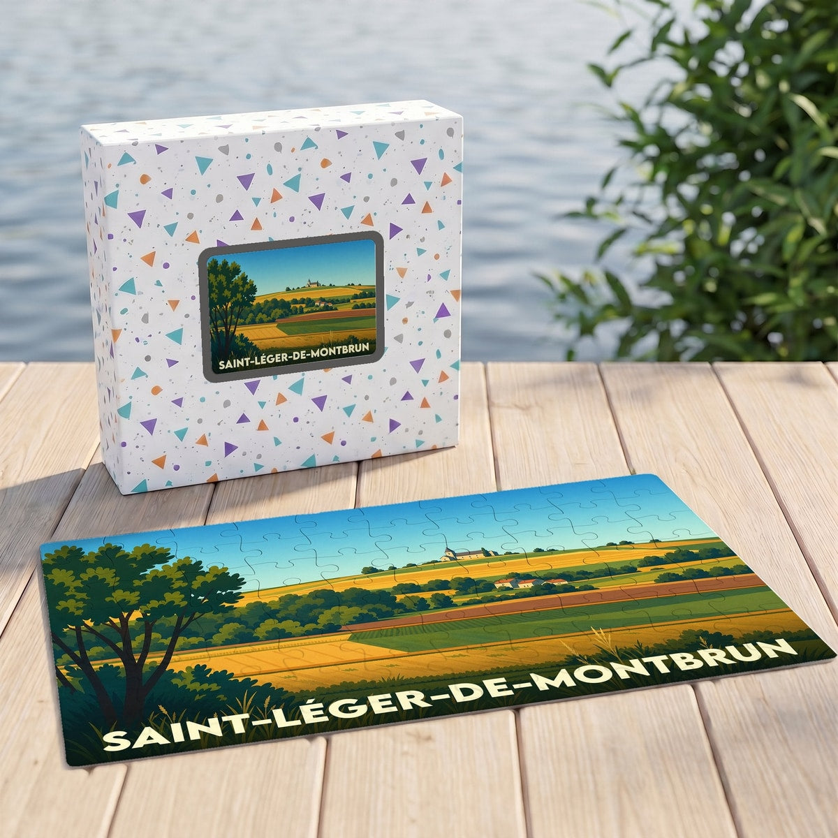 Puzzle souvenir de la ville de Saint-Léger-de-Montbrun illustrant un paysage de campagne vallonné.