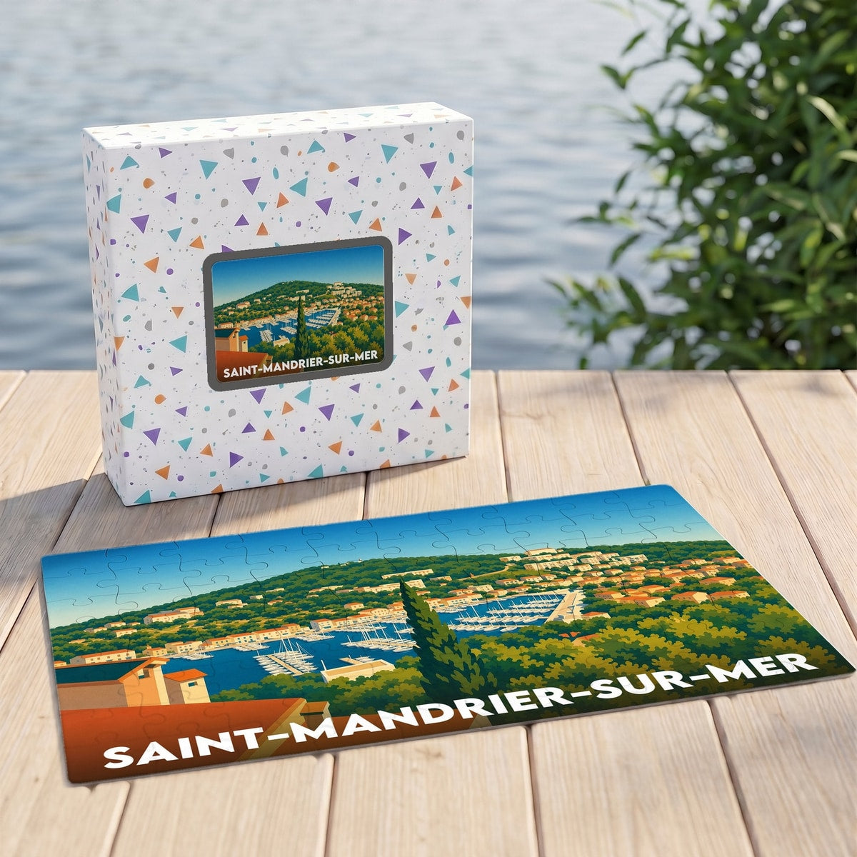 Puzzle souvenir de Saint-Mandrier-sur-Mer illustrant son port et ses collines dans un style rétro.