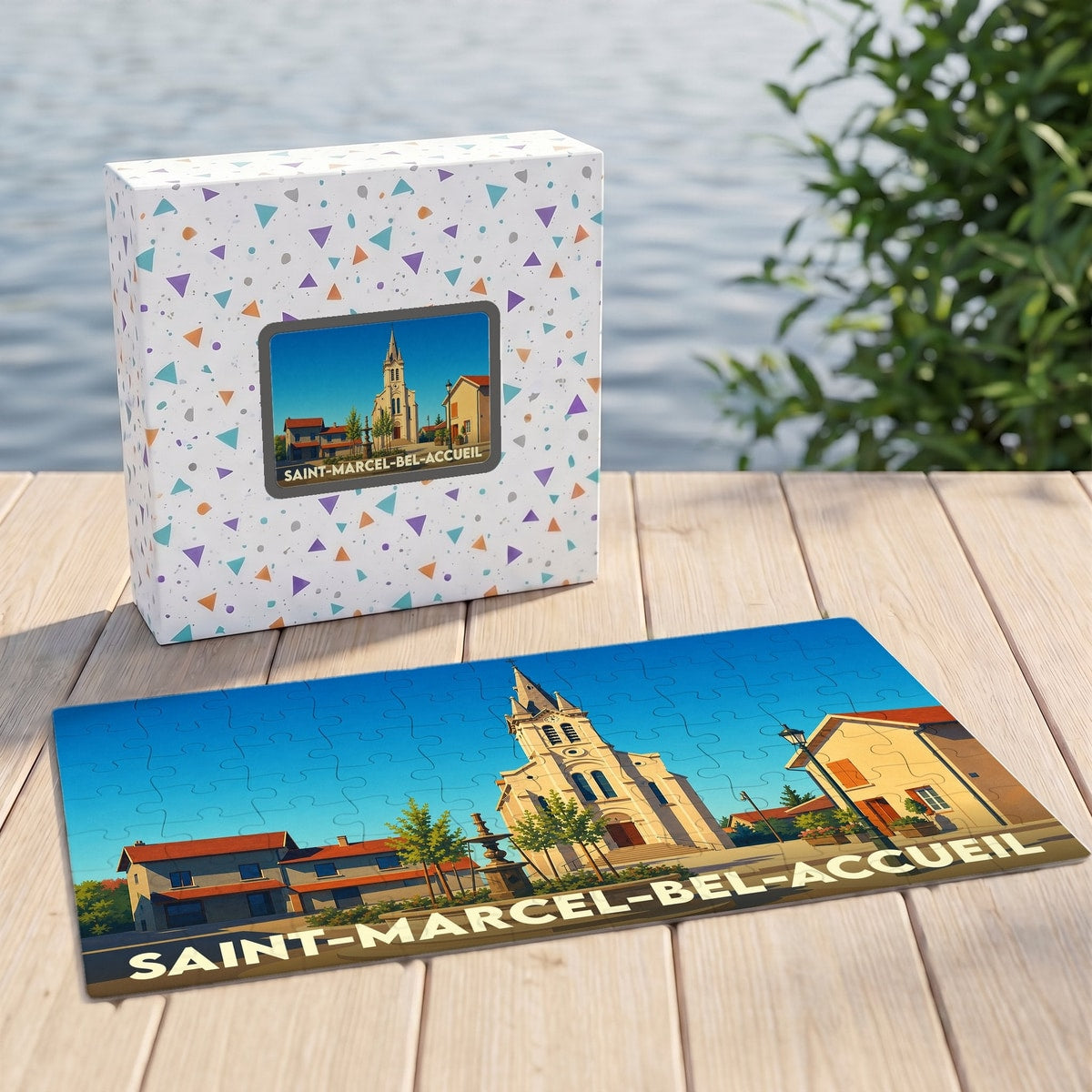 Puzzle souvenir de la ville de Saint-Marcel-Bel-Accueil avec une illustration stylisée de son église et de ses bâtiments typiques.